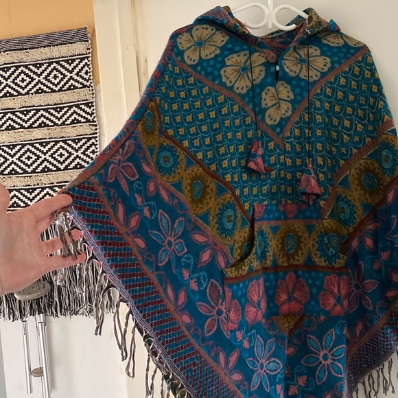 Lightweight Boho poncho - Picture 2 of 3